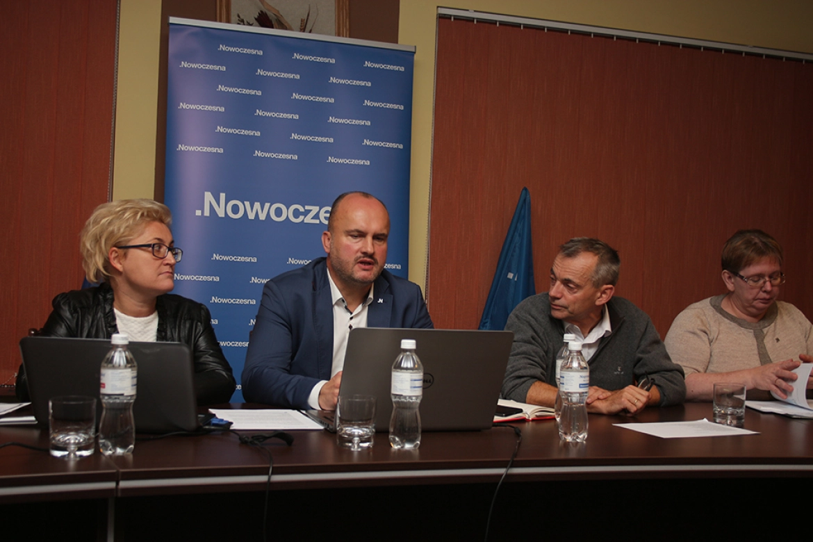 Hanna Kmieciak, Marek Gola, Przemysław Hęćka i Izabela Grduszak podczas wtorkowej konferencji w biurze Nowoczesnej