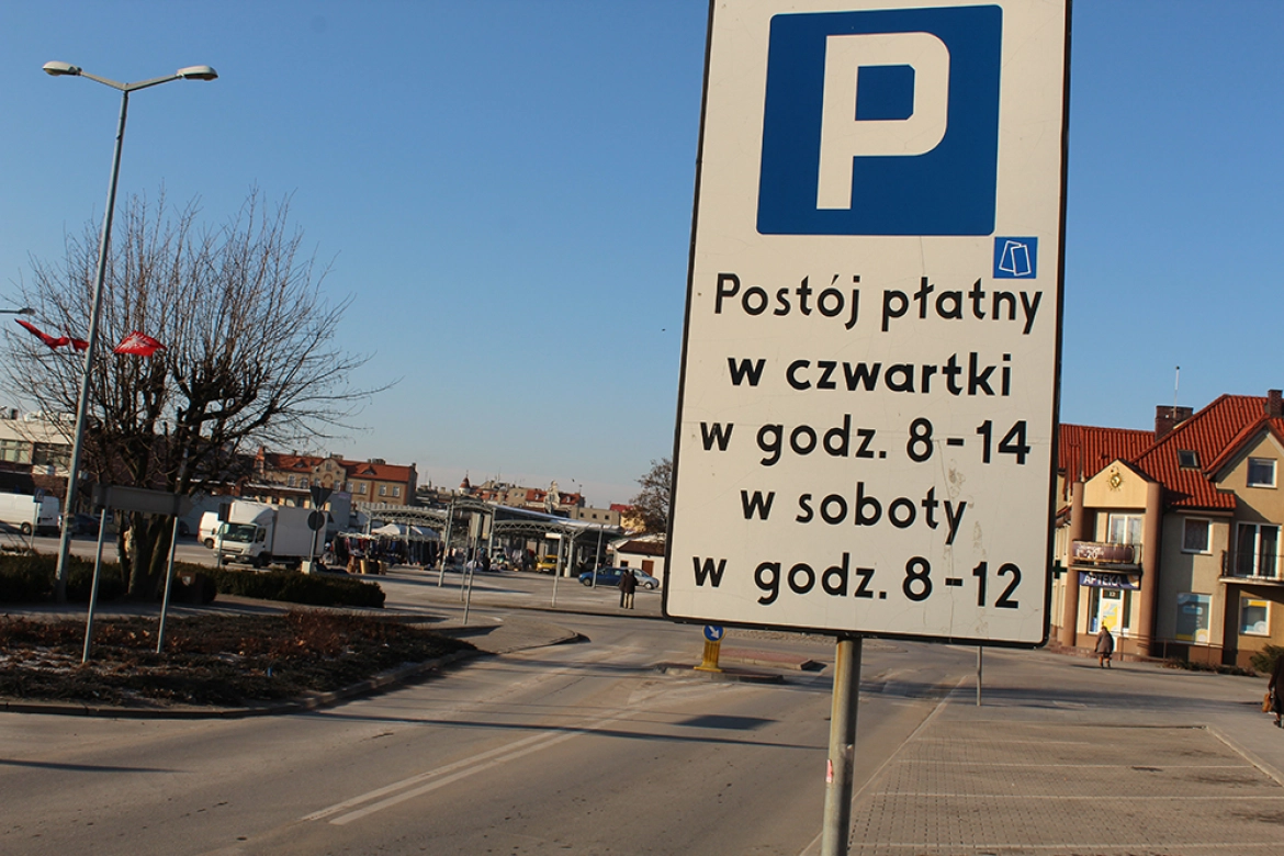 Na pl. Armii Poznań w czwartki i soboty są pobierane opłaty za parkowanie. Czy słusznie?