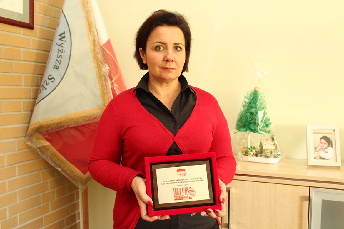 Dyrektor Katarzyna Jastrząb z Godłem Szkoła Podstawowa Roku 2016