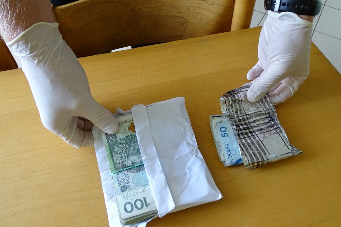 Policjanci odzyskali kilkanaście tysięcy złotych. Fot. KPP Środa