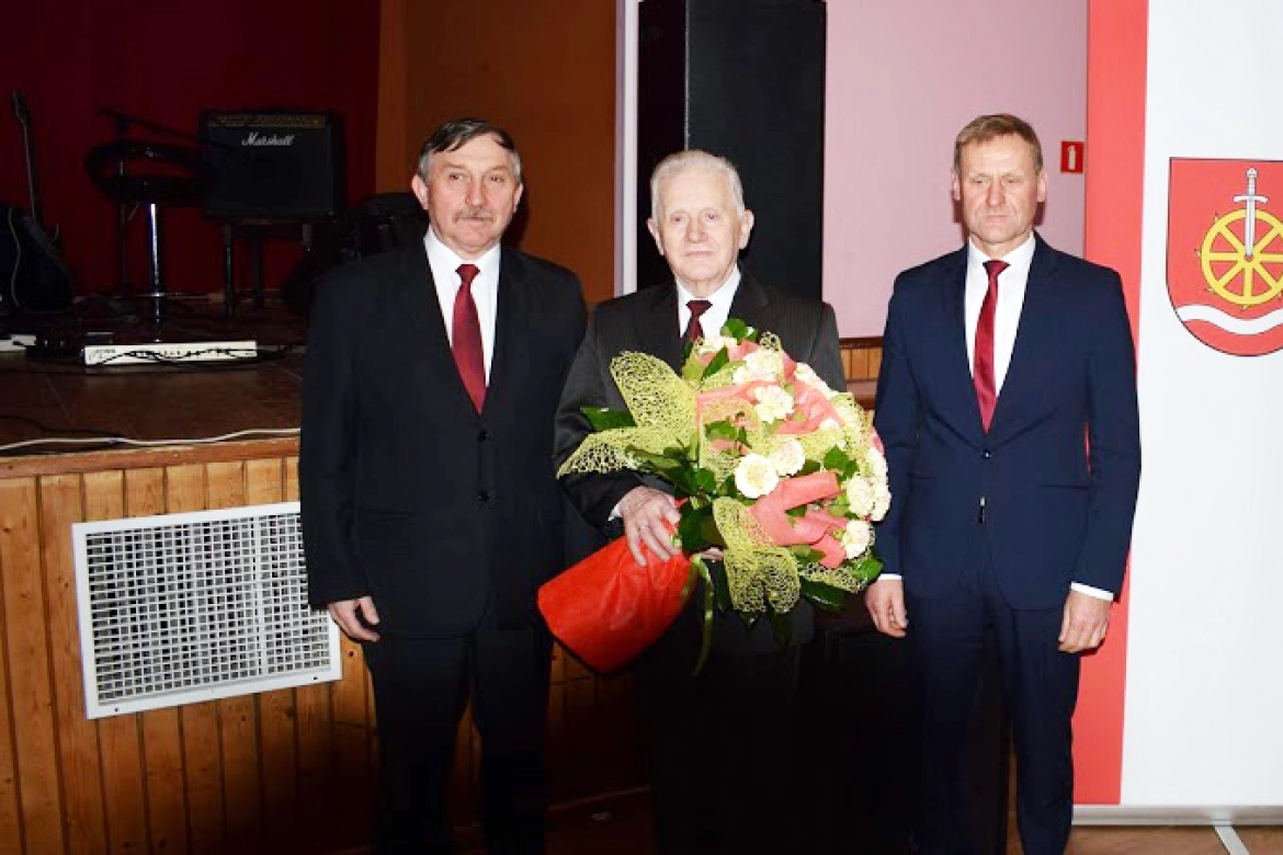 Czesław Kasperski w towarzystwie wójta i przewodniczącego rady Fot. GOK