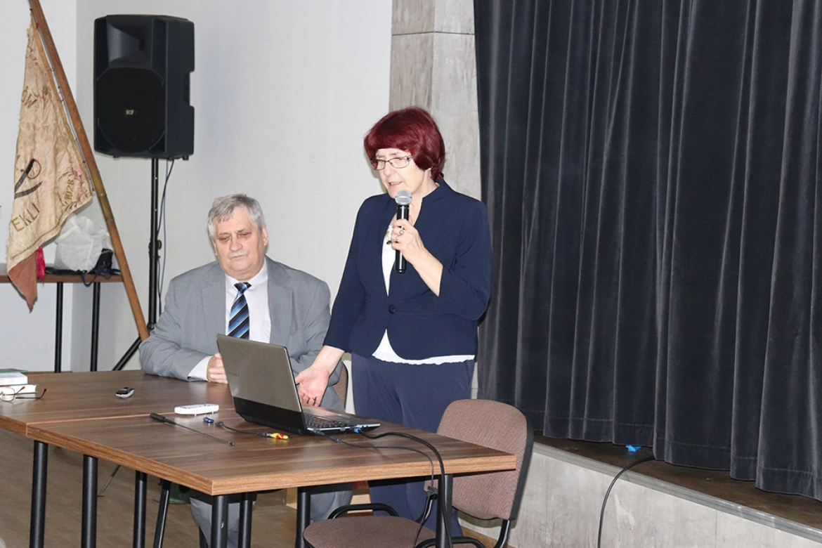 Danuta Wojcięgowska i Bogdan Jarosz podczas niedzielnego spotkania w sali Nekielskiego Ośrodka Kultury