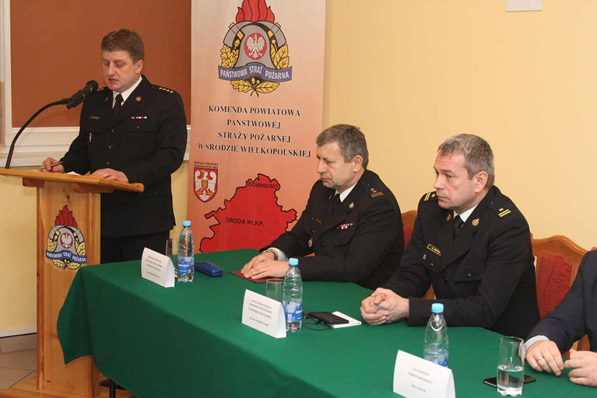 Miesiąc temu komendant Jarosław Kuderczak poprowadził naradę roczną średzkich strażaków.
