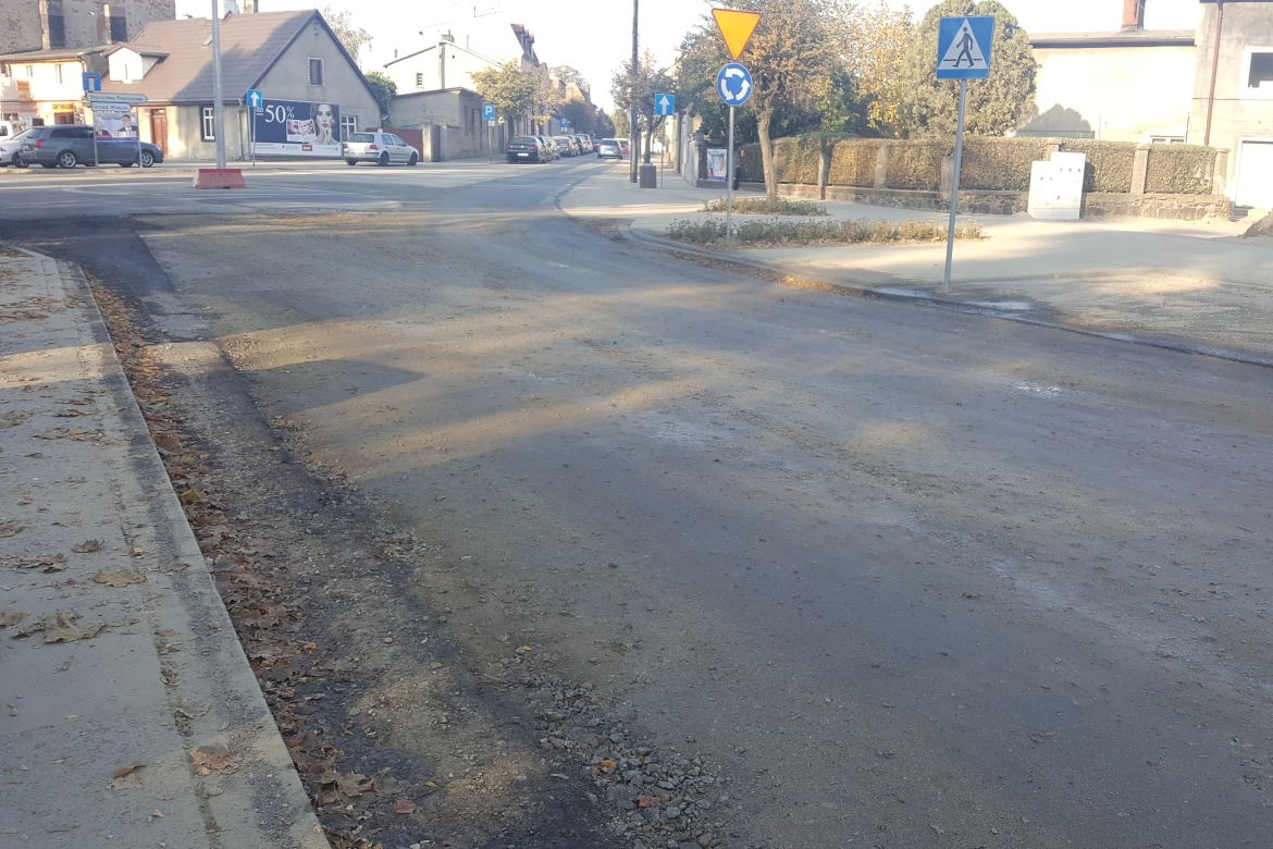 Rozkopana ulica Daszyńskiego czeka na zakończenie remontu 