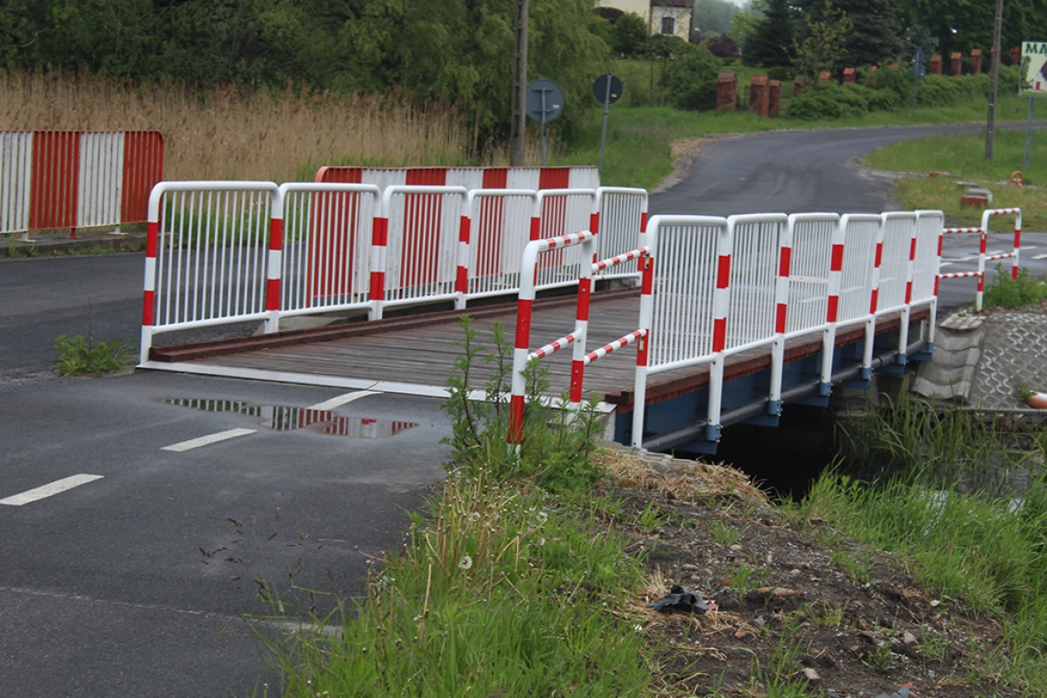 Mostek w Janowie wykonano niezgodnie z projektem i pozwoleniem budowlanym 