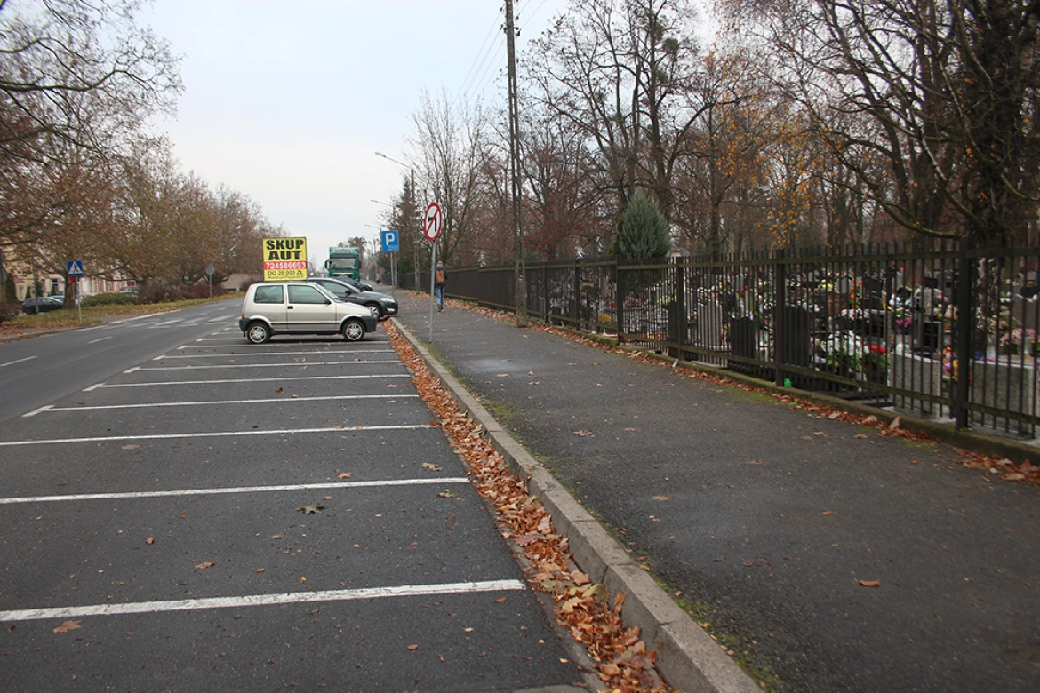 Czy przy cmentarzu zmieści się ścieżka rowerowa?