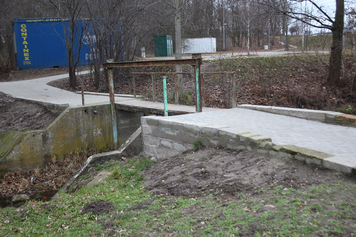 Gmina czekała na operat wodno prawny, by dokończyć budowę kładki nad Moskawą