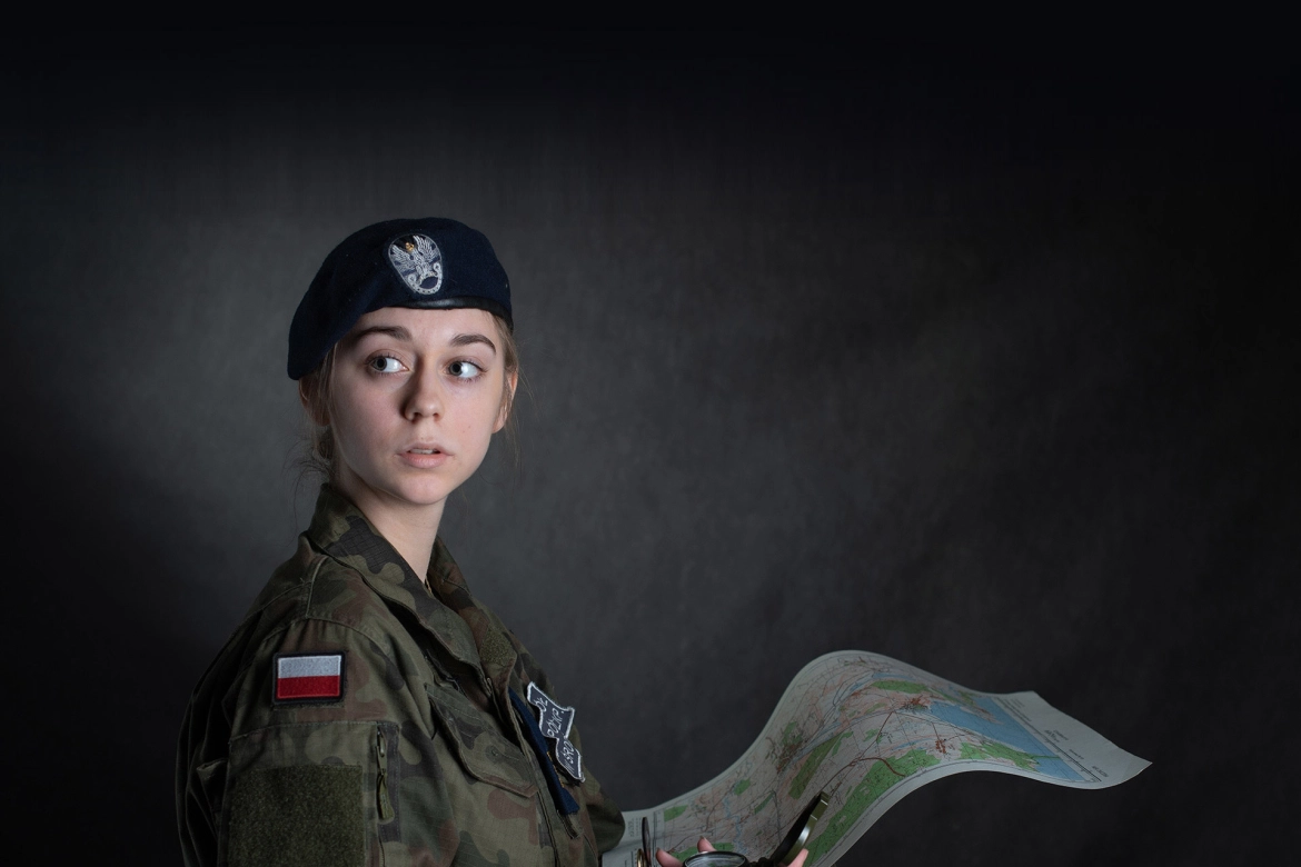 Ewelina Płucienniczak zachęca do nauki w klasach wojskowych i związania się na dobre z mundurem. Fot. Piotr Łysakowski